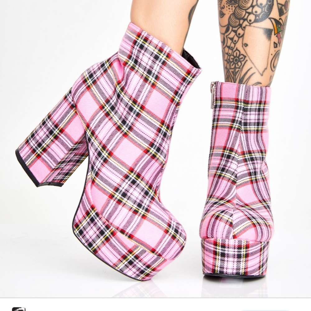 Pink Sweet school of sass platform boots